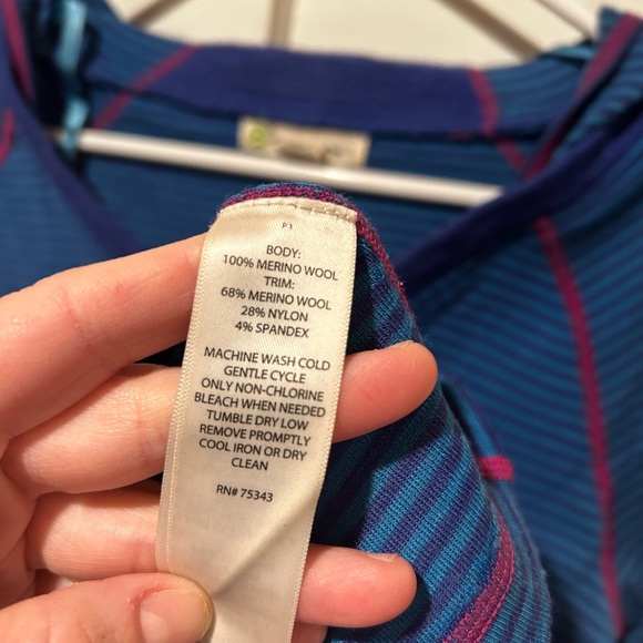 Dakini merino wool base layer with hood - Picture 7 of 7